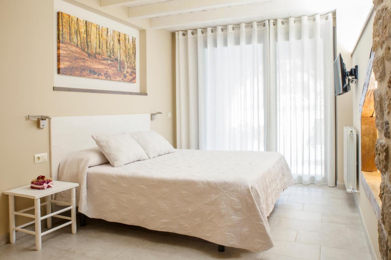 Habitacions Placa Major Santa Pau Exterior photo